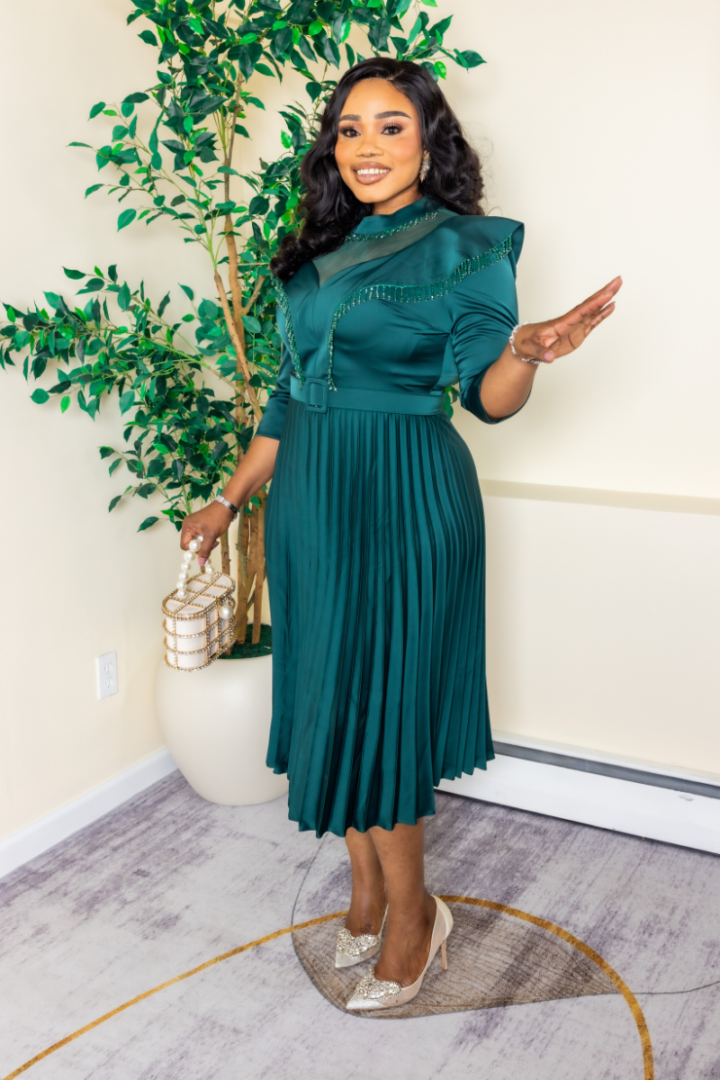 Bloom & Pleats Queen Dress